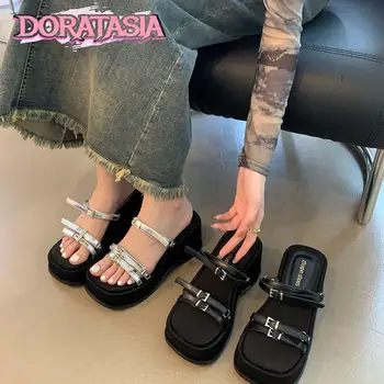 DORATASIA 2023 אופנה מגניב קליל מתוק שחור כסוף עקבים גבוהים טריזי נעליים להחליק על אבזם פלטפורמה סקסית נוחה נשים סנדלים