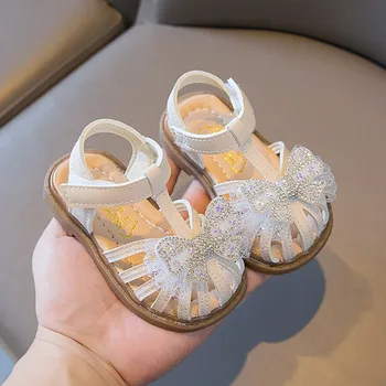 bebés 23 בנות קיץ סנדלים 0-3 בת רך הבלעדי עניבת הפרפר הליכה נעליים מזדמנים Hook & Loop יהלומים מלאכותיים בייבי נסיכה נעלי תינוק